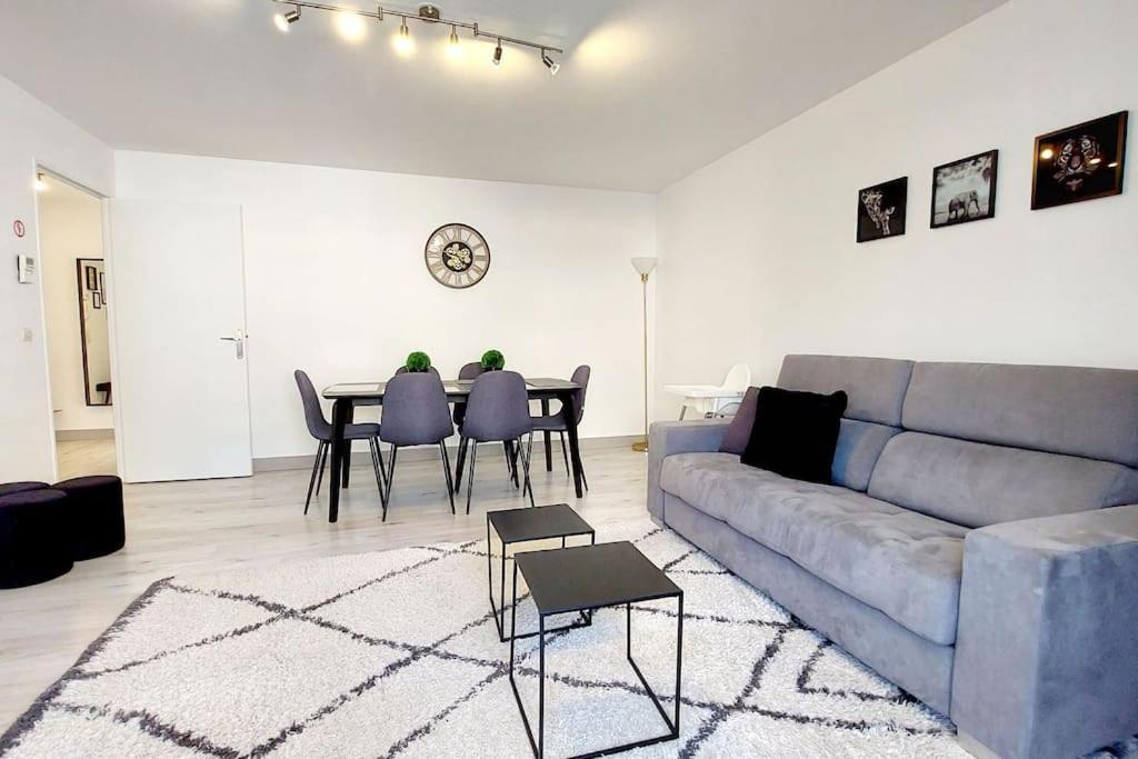 Cosy Home, 2 Chambres, 6 Personnes, 3 Min Gare, Parking Apartment *