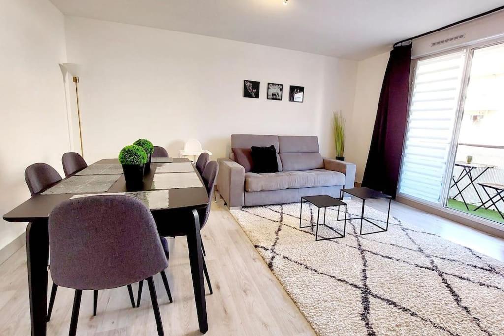 Cosy Home, 2 Chambres, 6 Personnes, 3 Min Gare, Parking Apartment