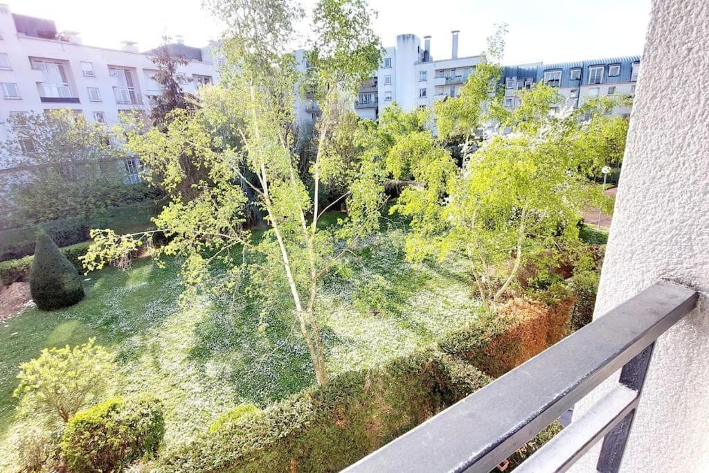 Cosy Home, 2 Chambres, 6 Personnes, 3 Min Gare, Parking Apartment *