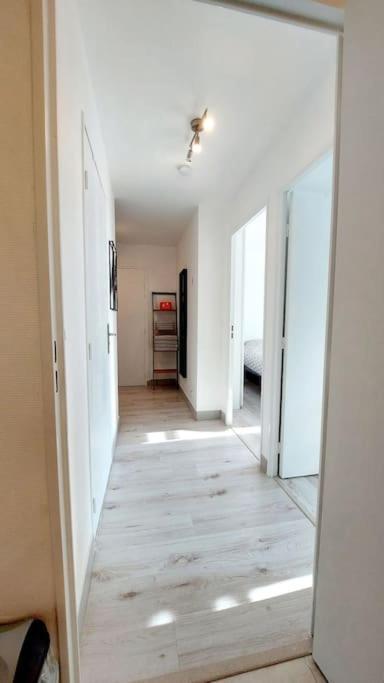 Cosy Home, 2 Chambres, 6 Personnes, 3 Min Gare, Parking Apartment Cergy