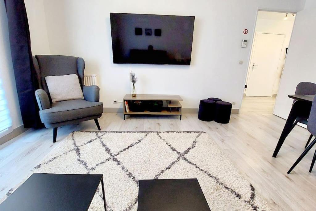 Cosy Home, 2 Chambres, 6 Personnes, 3 Min Gare, Parking Cergy